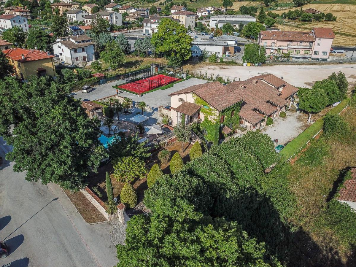 Residenza Le Querce Trilocale Villa Fossato di Vico Buitenkant foto