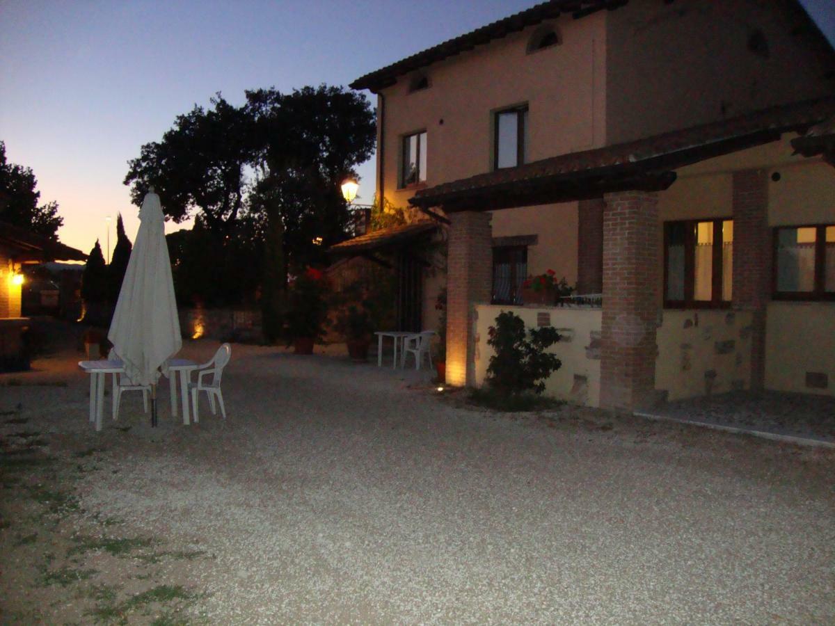 Residenza Le Querce Trilocale Villa Fossato di Vico Buitenkant foto