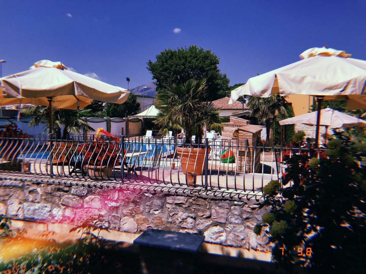 Residenza Le Querce Trilocale Villa Fossato di Vico Buitenkant foto