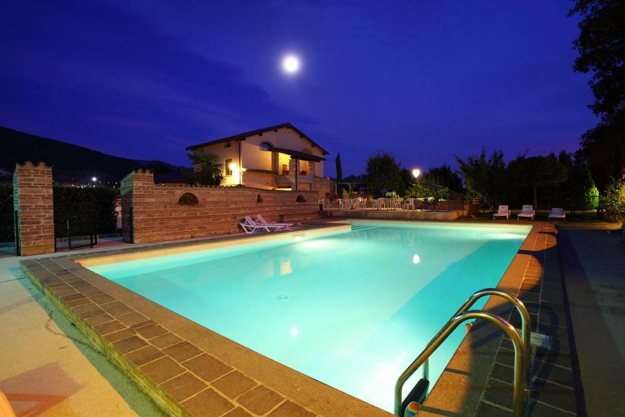 Residenza Le Querce Trilocale Villa Fossato di Vico Buitenkant foto
